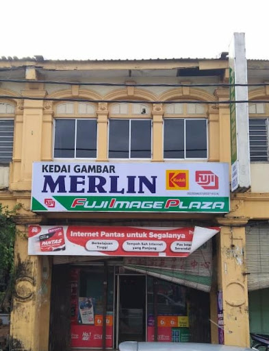 Pusat Foto Warna Merlin