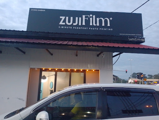 Kedai Gambar Passport & Studio Kuang: Zujifilm