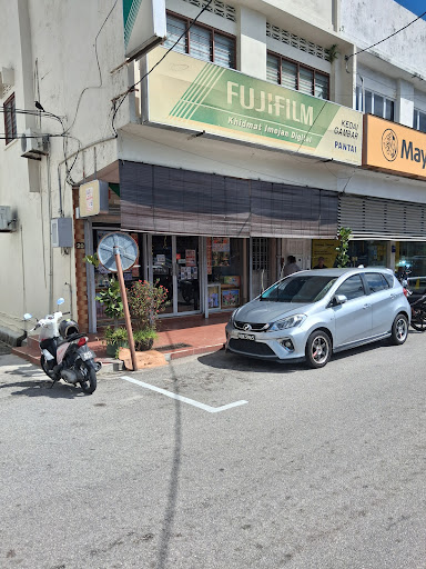 Kedai gambar pantai remis.