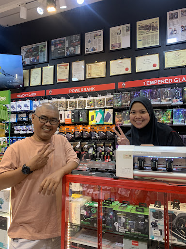 Gadgets World 666 Raub